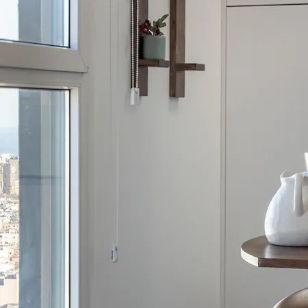 Skyline 9 Pool & Parking Free Apartment